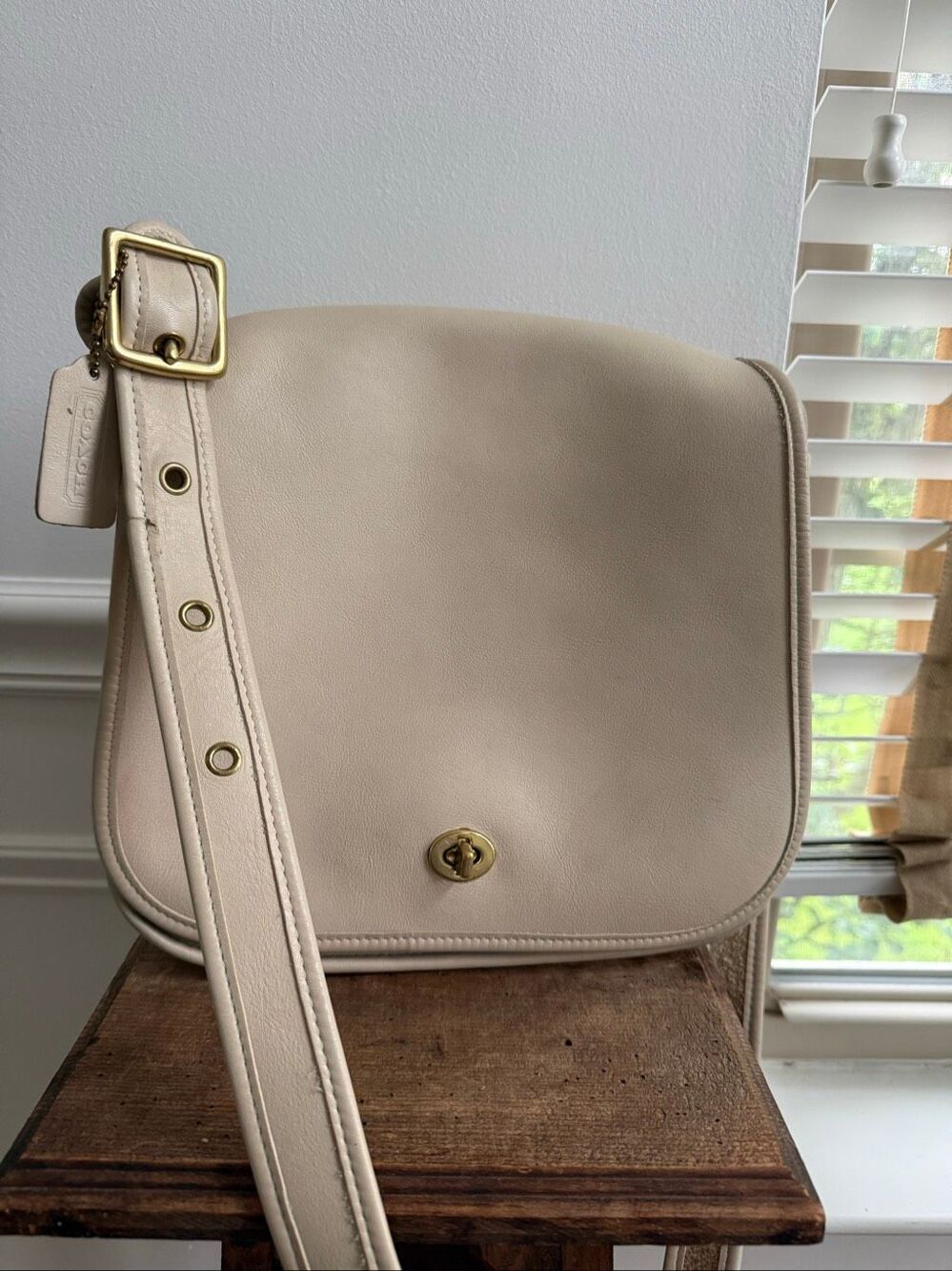 Vintage Coach Stewardess 9525 Bone Leather Purse Bag Hang Tag USA
